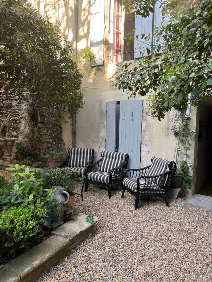 Face Au Palais Bed and Breakfast Αβινιόν Εξωτερικό φωτογραφία