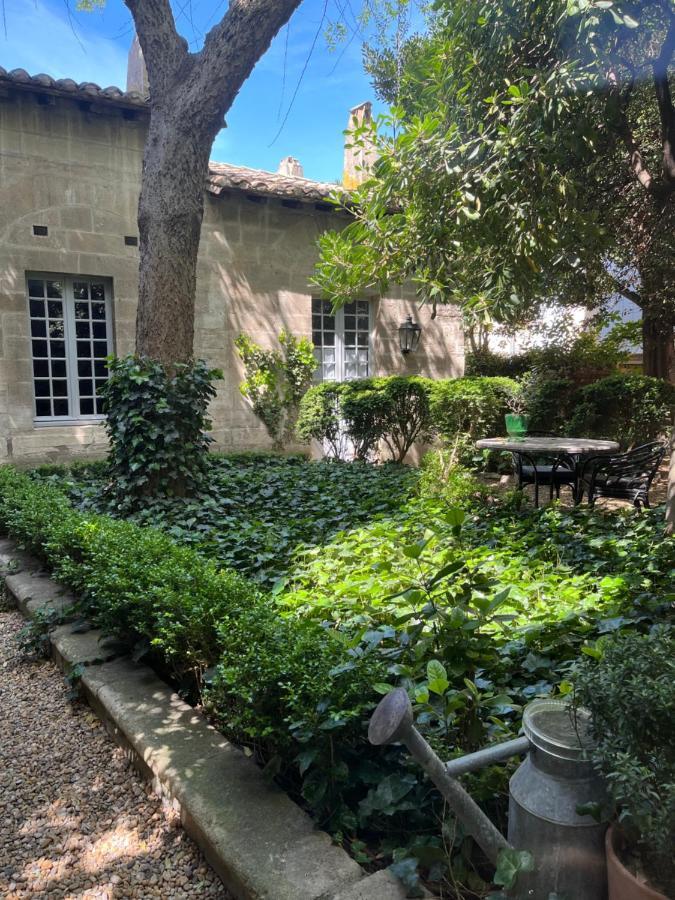Face Au Palais Bed and Breakfast Αβινιόν Εξωτερικό φωτογραφία